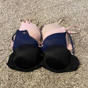 Pink Victoria’s Secret bras 34A